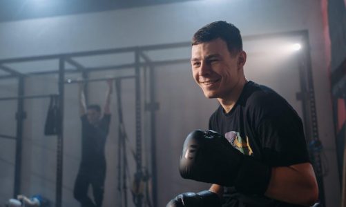 Mixed Martial Arts (MMA) og kampsport vinder stigende popularitet